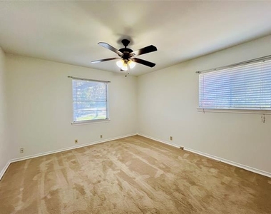 8715 Labron Avenue - Photo Thumbnail 14