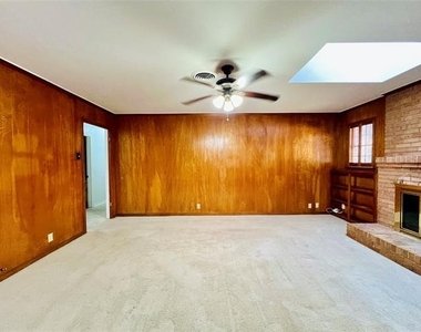 8715 Labron Avenue - Photo Thumbnail 8