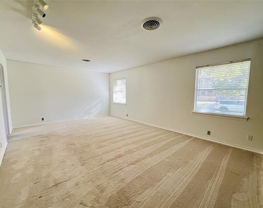 8715 Labron Avenue - Photo Thumbnail 5