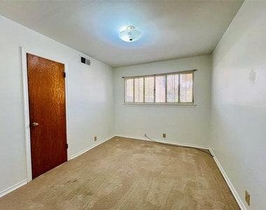 8715 Labron Avenue - Photo Thumbnail 21