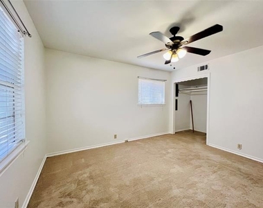 8715 Labron Avenue - Photo Thumbnail 16