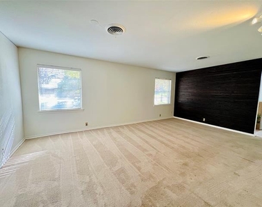 8715 Labron Avenue - Photo Thumbnail 4