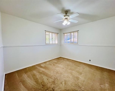 8715 Labron Avenue - Photo Thumbnail 19