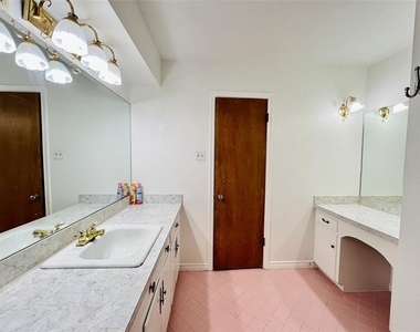 8715 Labron Avenue - Photo Thumbnail 24
