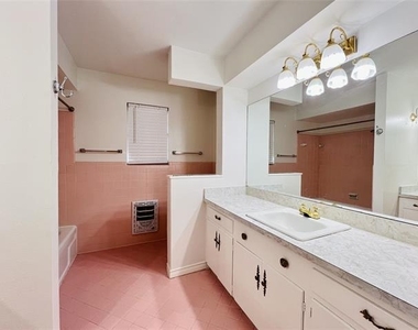 8715 Labron Avenue - Photo Thumbnail 25