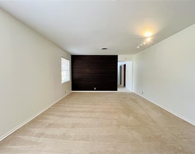 8715 Labron Avenue - Photo Thumbnail 6