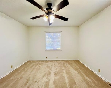 8715 Labron Avenue - Photo Thumbnail 15