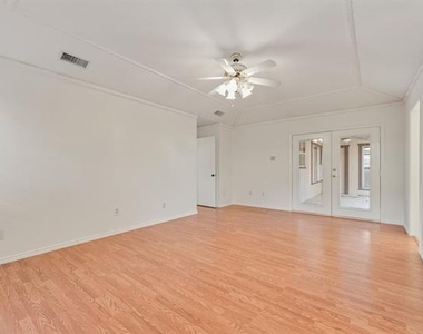 6943 Mill Falls Drive - Photo Thumbnail 4