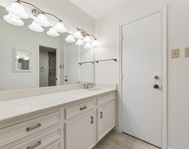 6943 Mill Falls Drive - Photo Thumbnail 14
