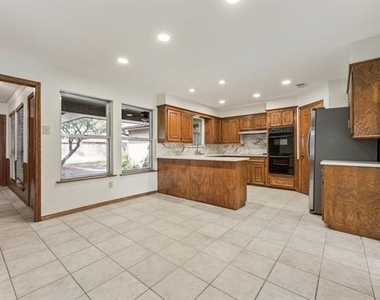 6943 Mill Falls Drive - Photo Thumbnail 6