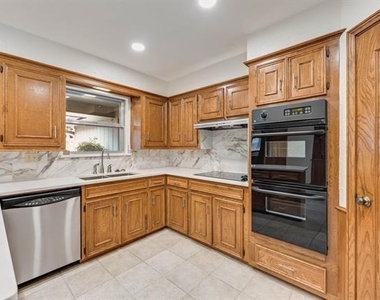 6943 Mill Falls Drive - Photo Thumbnail 5