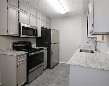 104 Woodie Way - Photo Thumbnail 6