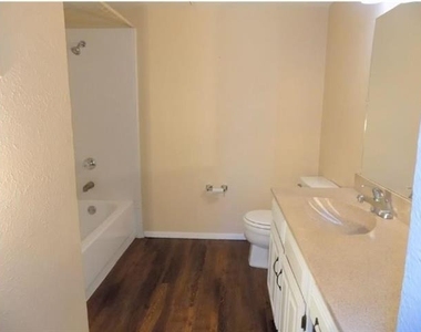 14800 Enterprise Drive - Photo Thumbnail 13