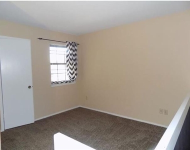 14800 Enterprise Drive - Photo Thumbnail 12
