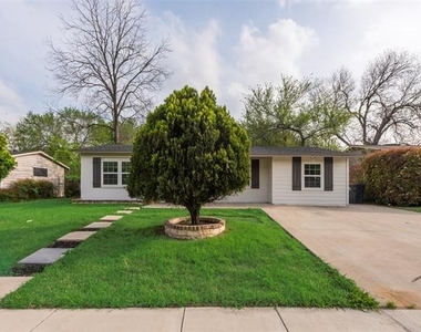1104 Belvedere Drive - Photo Thumbnail 2