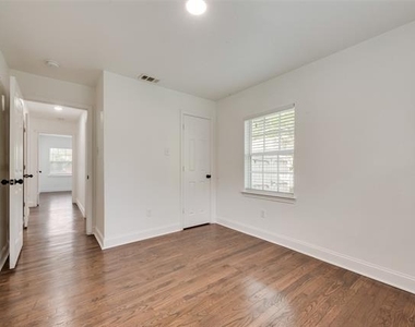 1104 Belvedere Drive - Photo Thumbnail 5