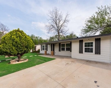 1104 Belvedere Drive - Photo Thumbnail 1