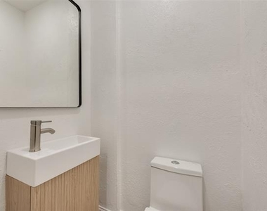 1104 Belvedere Drive - Photo Thumbnail 14