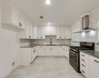 1104 Belvedere Drive - Photo Thumbnail 7