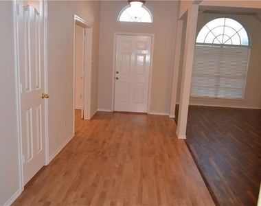 4725 Bristol Trace Trail - Photo Thumbnail 2
