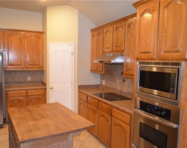4725 Bristol Trace Trail - Photo Thumbnail 9