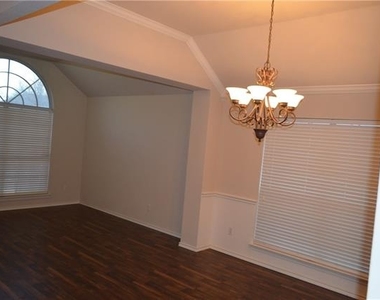4725 Bristol Trace Trail - Photo Thumbnail 3