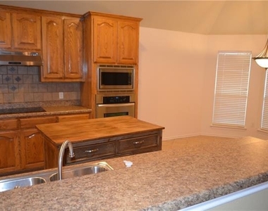 4725 Bristol Trace Trail - Photo Thumbnail 13