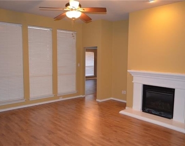 4725 Bristol Trace Trail - Photo Thumbnail 8