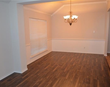 4725 Bristol Trace Trail - Photo Thumbnail 5