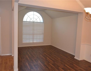4725 Bristol Trace Trail - Photo Thumbnail 4
