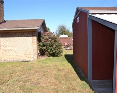 124 Juanita Avenue - Photo Thumbnail 2