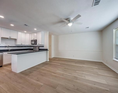 1721 W Walker Street - Photo Thumbnail 3