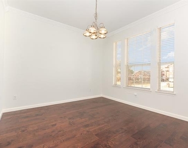 3611 Valley Forge Drive - Photo Thumbnail 5