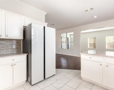 3611 Valley Forge Drive - Photo Thumbnail 7