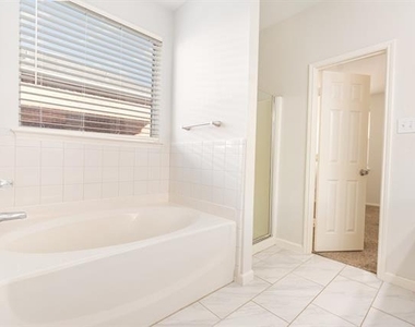 3611 Valley Forge Drive - Photo Thumbnail 11