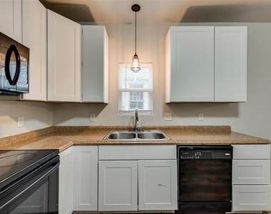 626 W Crawford Street - Photo Thumbnail 2