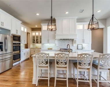 5200 Norwick Drive - Photo Thumbnail 4
