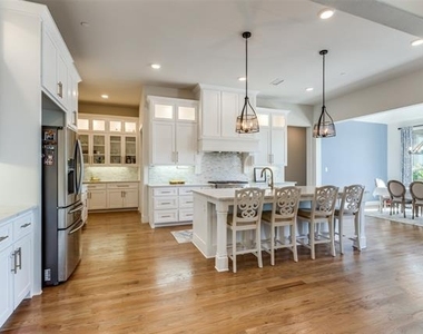5200 Norwick Drive - Photo Thumbnail 5