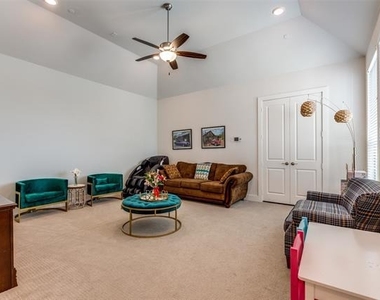 5200 Norwick Drive - Photo Thumbnail 9