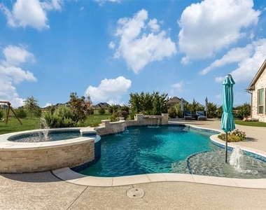 5200 Norwick Drive - Photo Thumbnail 11
