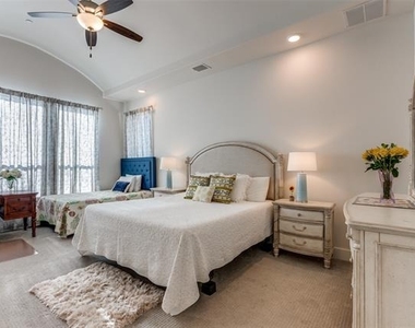 5200 Norwick Drive - Photo Thumbnail 7