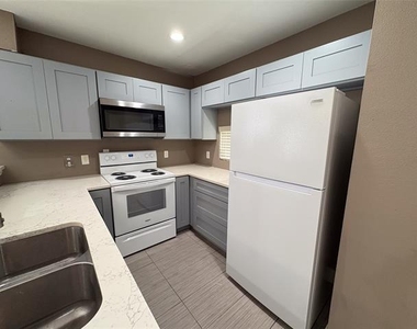 301 E Brockett Street - Photo Thumbnail 1
