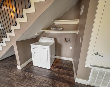 301 E Brockett Street - Photo Thumbnail 2