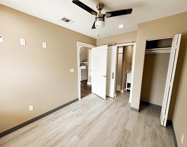 301 E Brockett Street - Photo Thumbnail 4