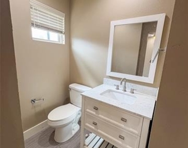 301 E Brockett Street - Photo Thumbnail 15