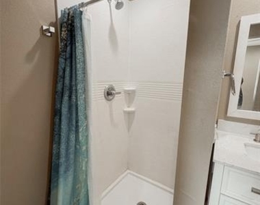 301 E Brockett Street - Photo Thumbnail 10
