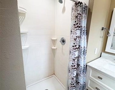 301 E Brockett Street - Photo Thumbnail 13