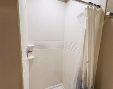 301 E Brockett Street - Photo Thumbnail 17