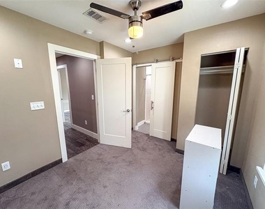301 E Brockett Street - Photo Thumbnail 16