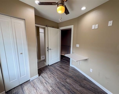 301 E Brockett Street - Photo Thumbnail 11
